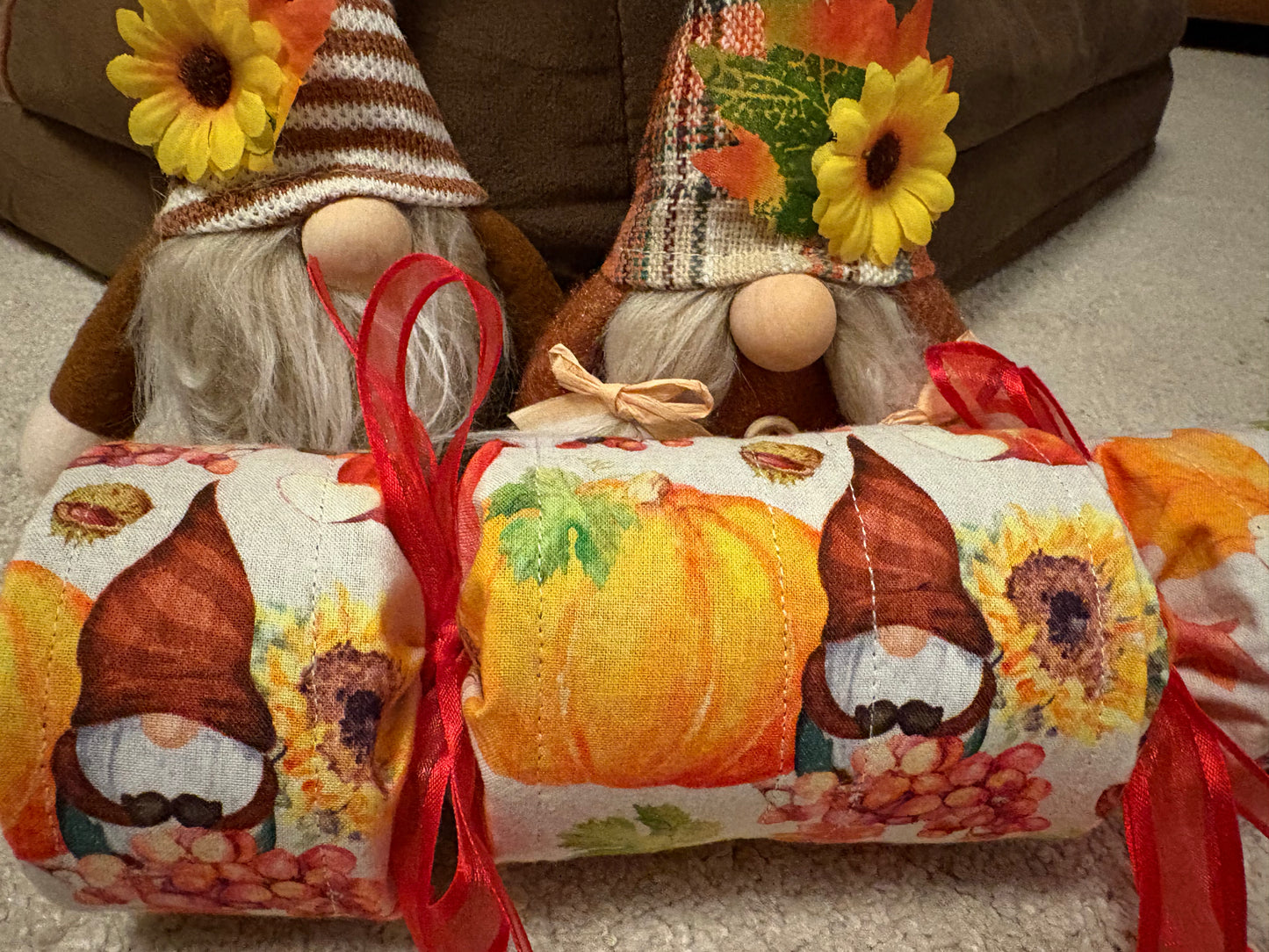 Reusable fabric crackers β handmade, eco-friendly, and designed to be filled with your own little gifts. Perfect for Christmas, birthdays, weddings & special occasions πβ¨